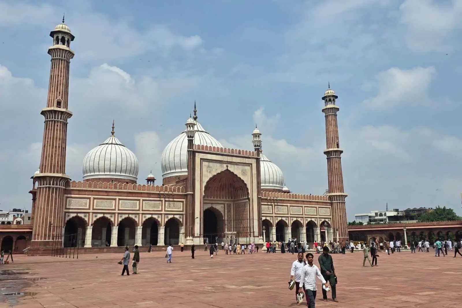 Bazar - i - husn : tawaifs of chawri bazaar